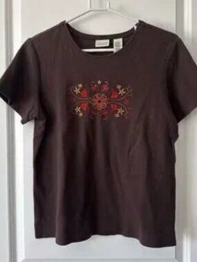 Brown Short Sleeve Tee with Floral Embroidery